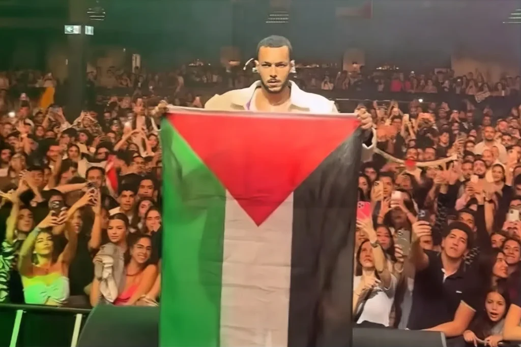 مغردون يشيدون برفض “ويجز” المشاركة بإعلان بيبسي ودعوات لمقاطعة من شارك فيه