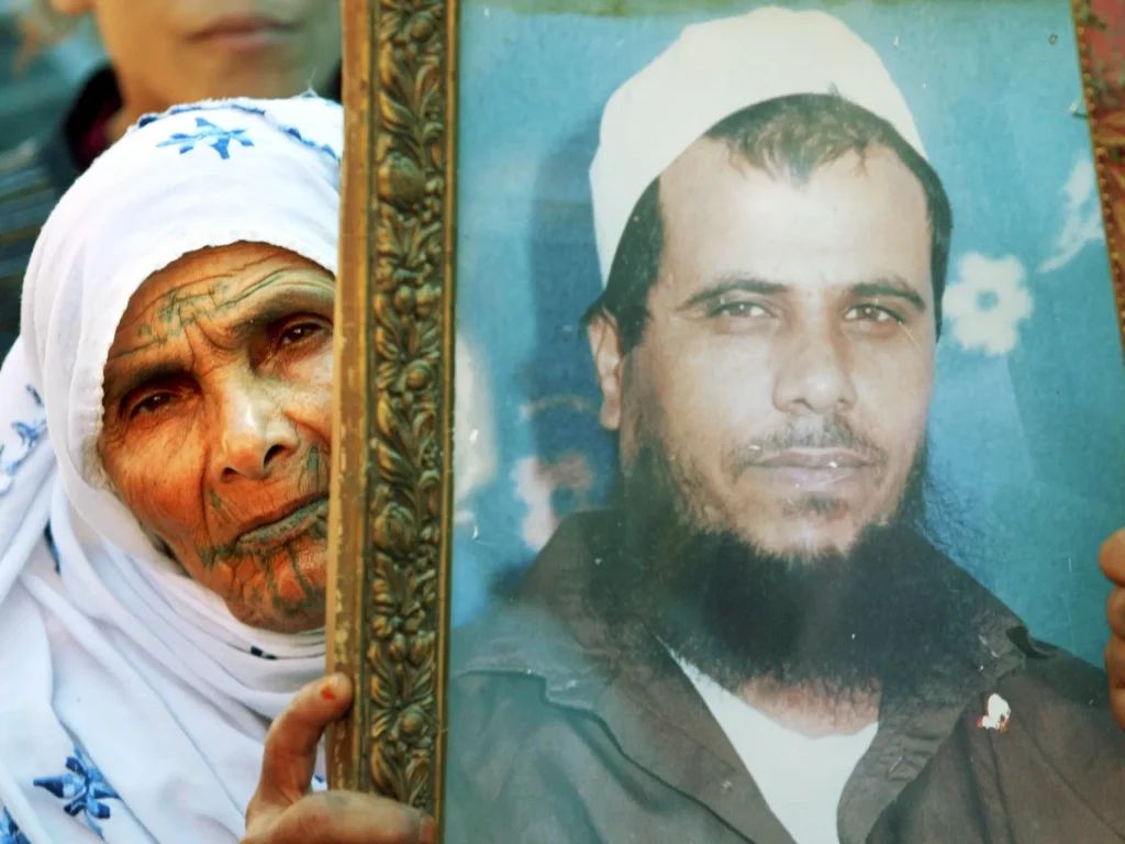 سجون إسرائيل تكتظ بالأسرى وإلغاء اضطراري لاعتقالات بالضفة