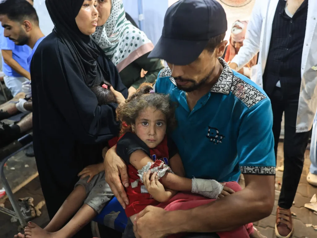 عشرات الشهداء في مجزرتين جديدتين بحق نازحين في غزة