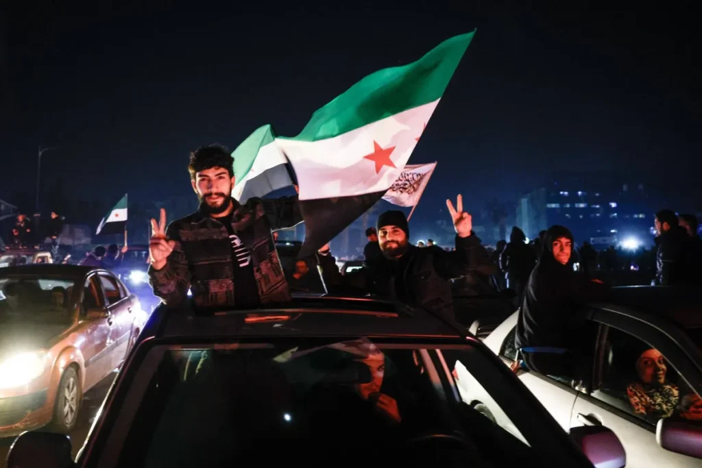 تجميد الدستور والبرلمان ودعم غربي للانتقال السياسي بسوريا