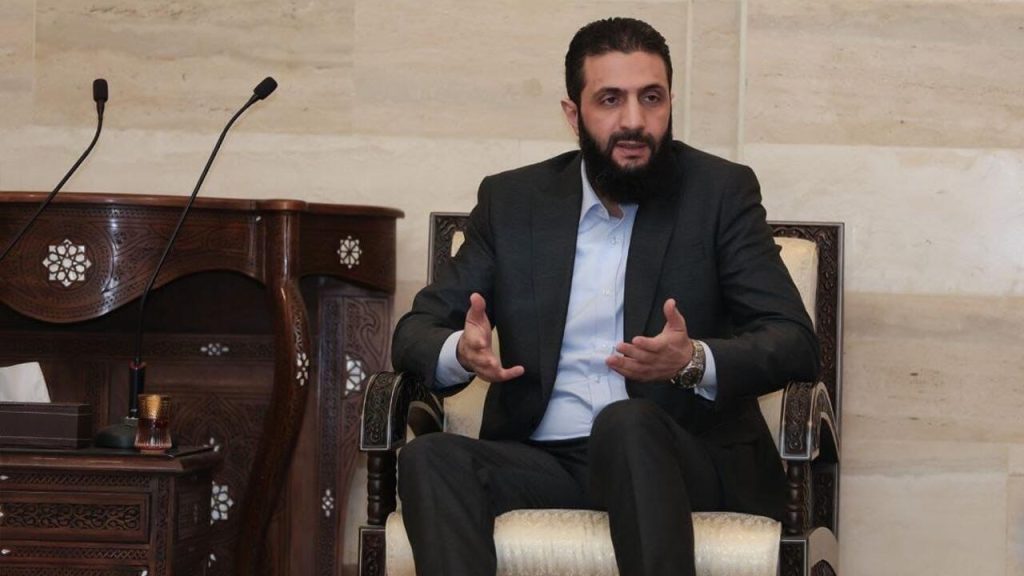 حراك غربي نحو دمشق والإدارة الجديدة تتوعد المتخلفين عن تسوية أوضاعهم