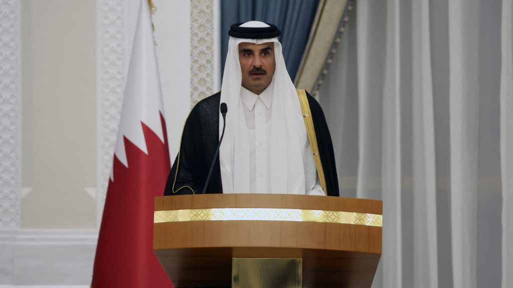 الشيخ تميم بن حمد آل ثاني أمير دولة قطر أول رئيس يلتقي في دمشق الرئيس السوري السيد أحمد الشرع