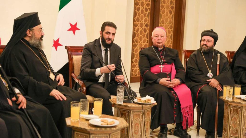 تجاوز القائد أحمد الشرع عقد الطائفية والتعصب ” هل يجوز تهنئة المسيحيين .