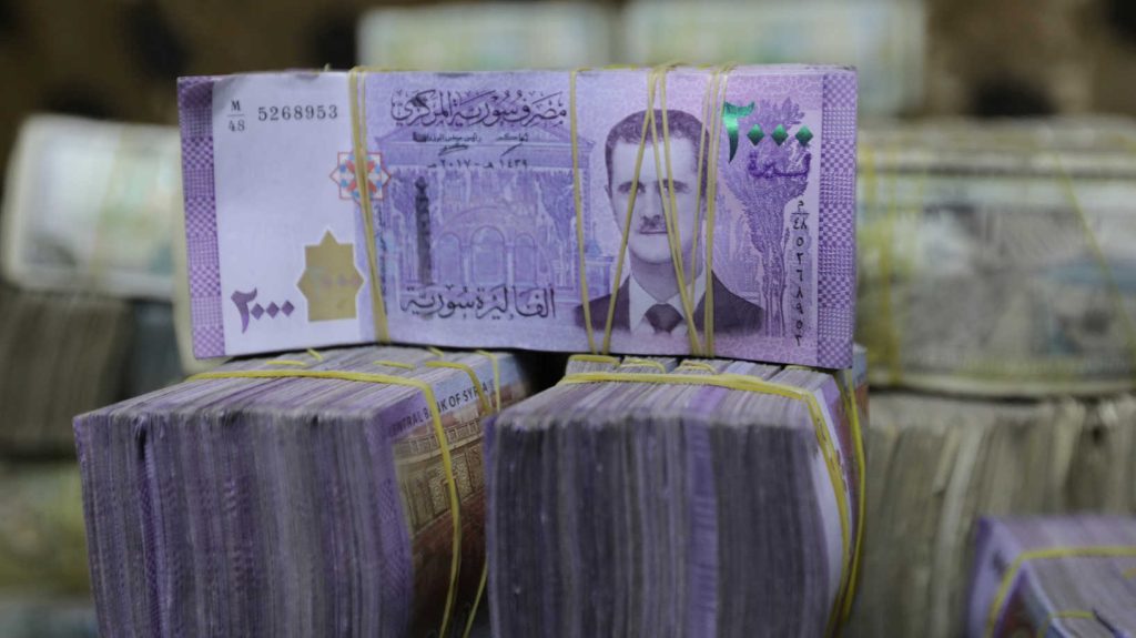 ارتفاع طفيف في سعر صرف الليرة السورية مقابل الدولار اليوم الأربعاء