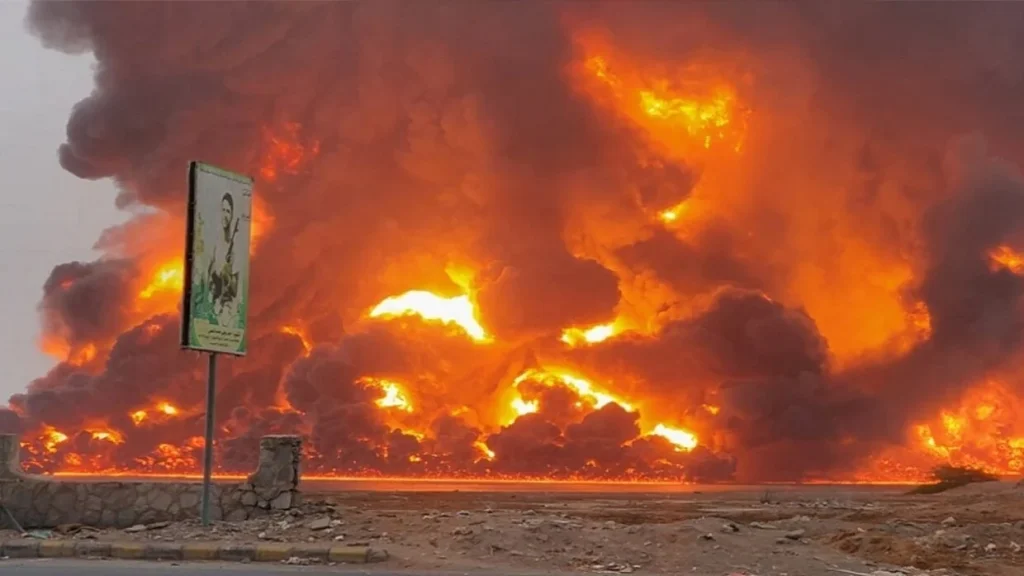 حماس مستعدة للمفاوضات وإسرائيل تهاجم موانئ باليمن
