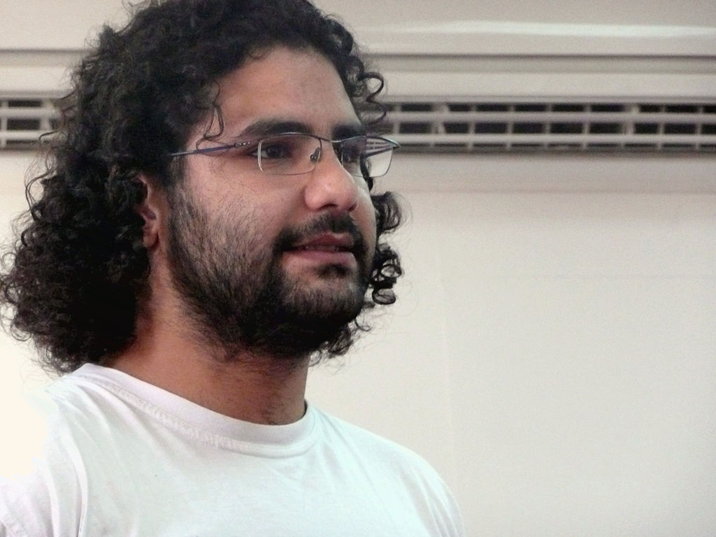 محكمة مصرية تشطب اسم علاء عبد الفتاح من “قائمة الإرهاب”