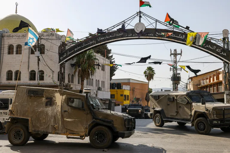 الجيش الاحتلال الإسرائيلي يعتقل 19 فلسطينيا بالضفة بينهم نائب بـ”التشريعي”