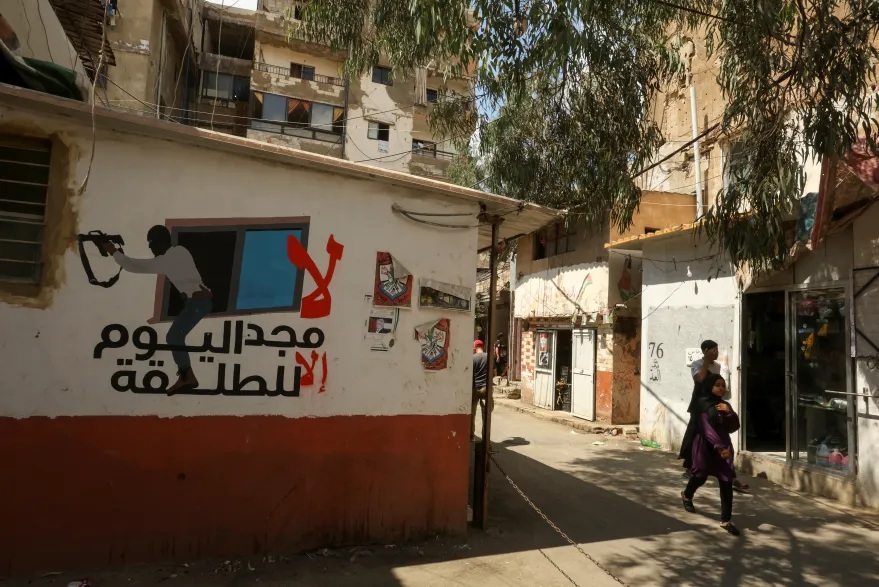 تسليم الدفعة الرابعة من سلاح المخيمات الفلسطينية في لبنان